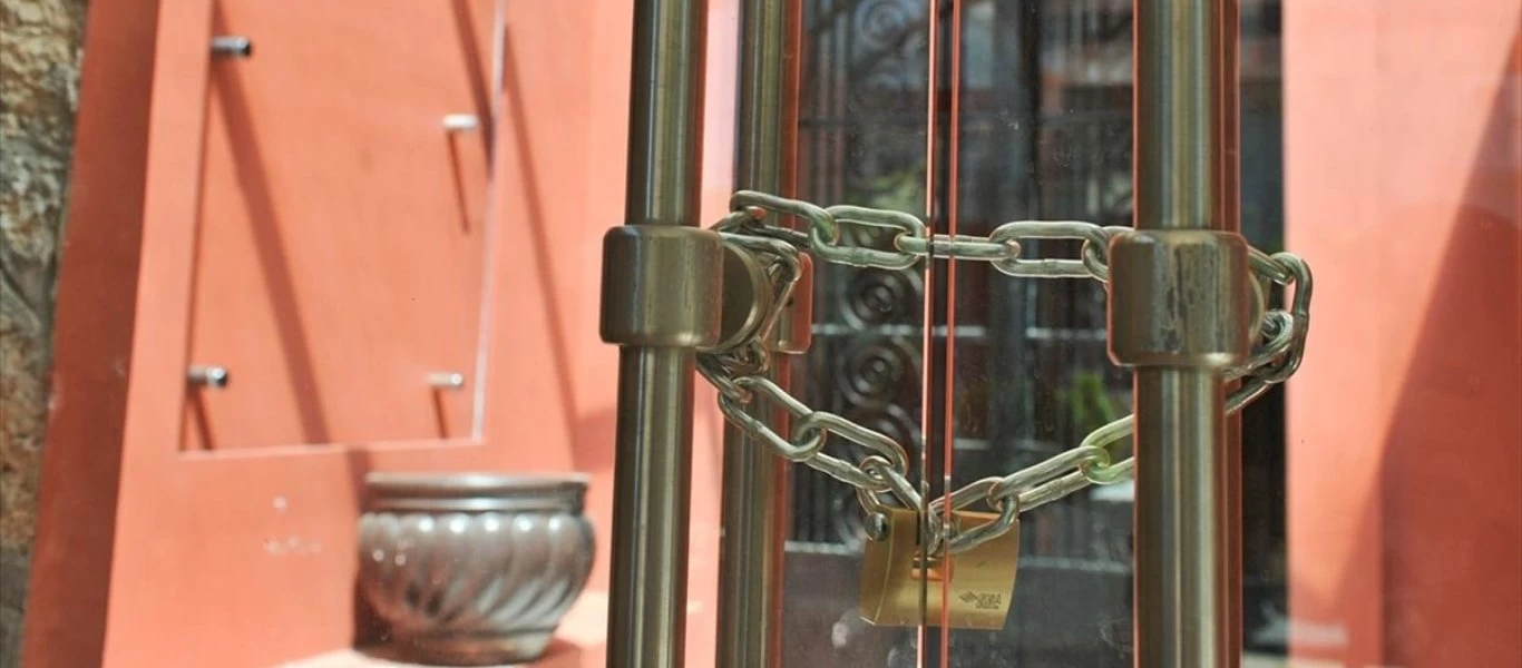 «Λουκέτο» σε δύο καταστήματα μετά από έλεγχο για την τήρηση των μέτρων